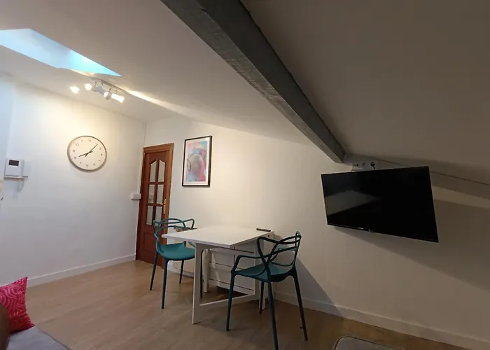 Atico Con Encanto Junto A La Plaza Mayor De Apartament